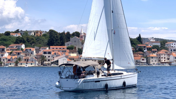 YachtABC - Little Joe - Croatia - Bavaria Cruiser 34 - 2 cab.
